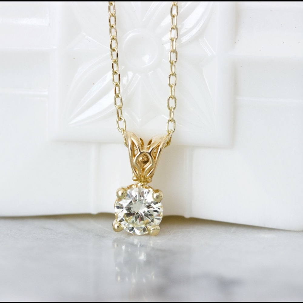 0.45 Carat Diamond Pendant Necklace, Yellow Gold